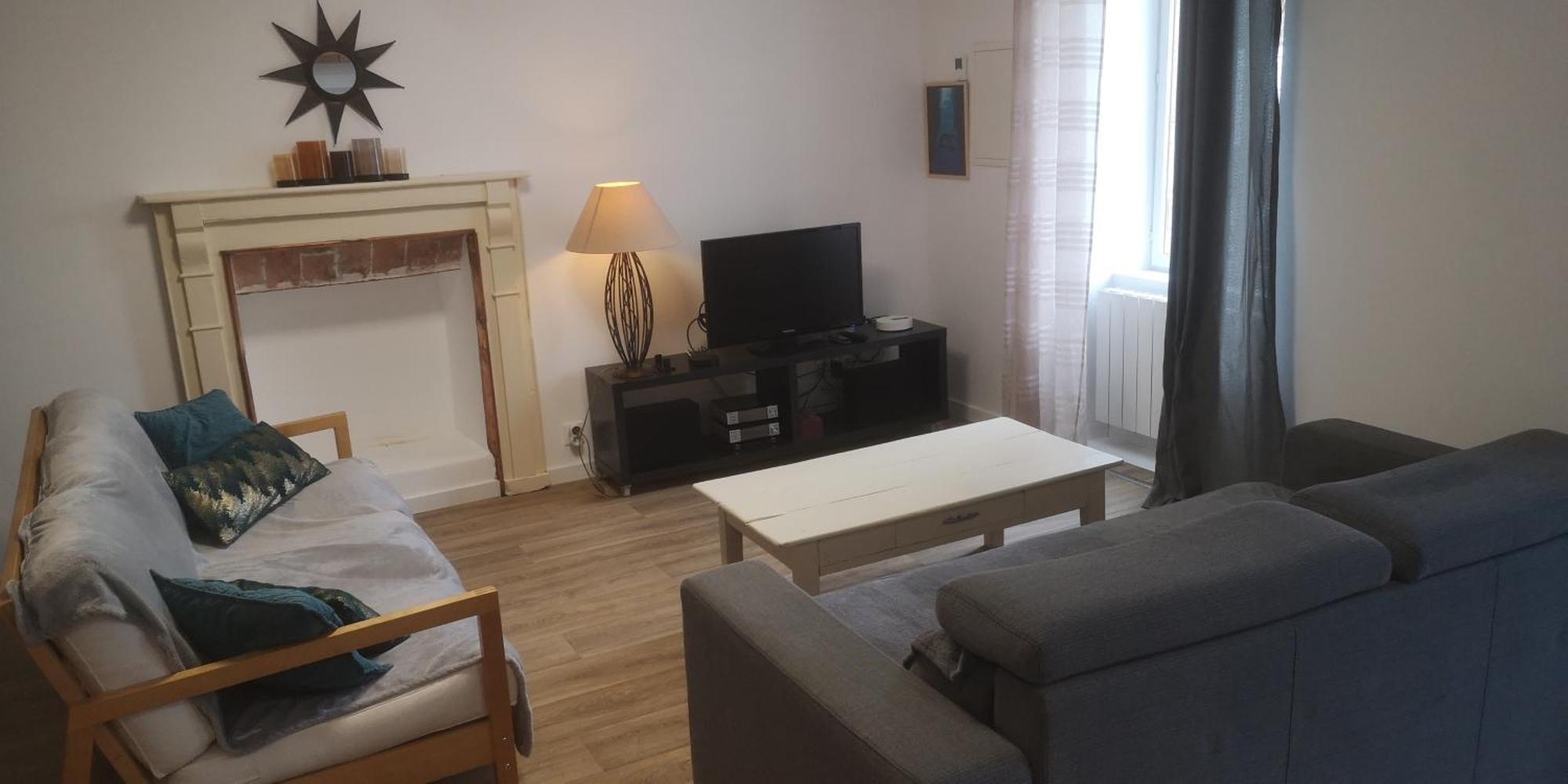 Maison Dans Le Charmant Village De La Vraie-Croix Esterno foto